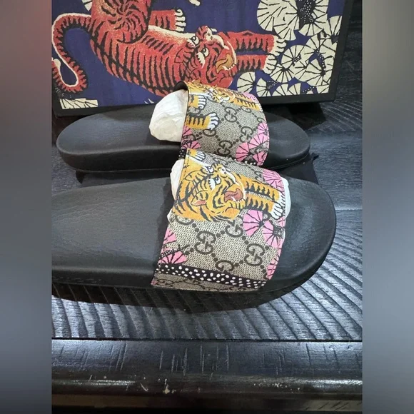 🐯Gucci Tiger Sandals 🐯 - Picture 3 of 9